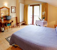 Bedroom at Hotel Montané