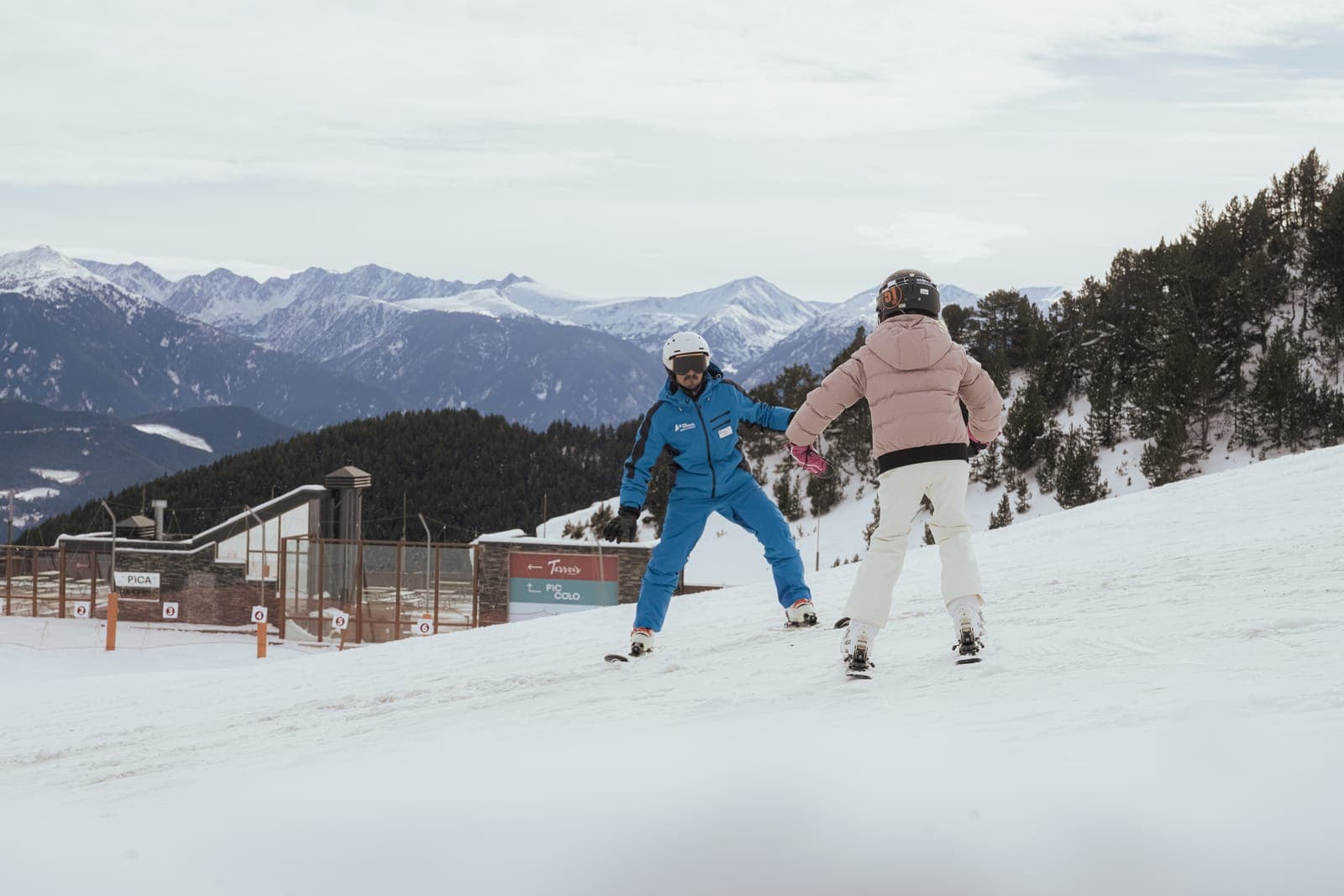 Beginner ski lesson on the Arinsal nursery slope