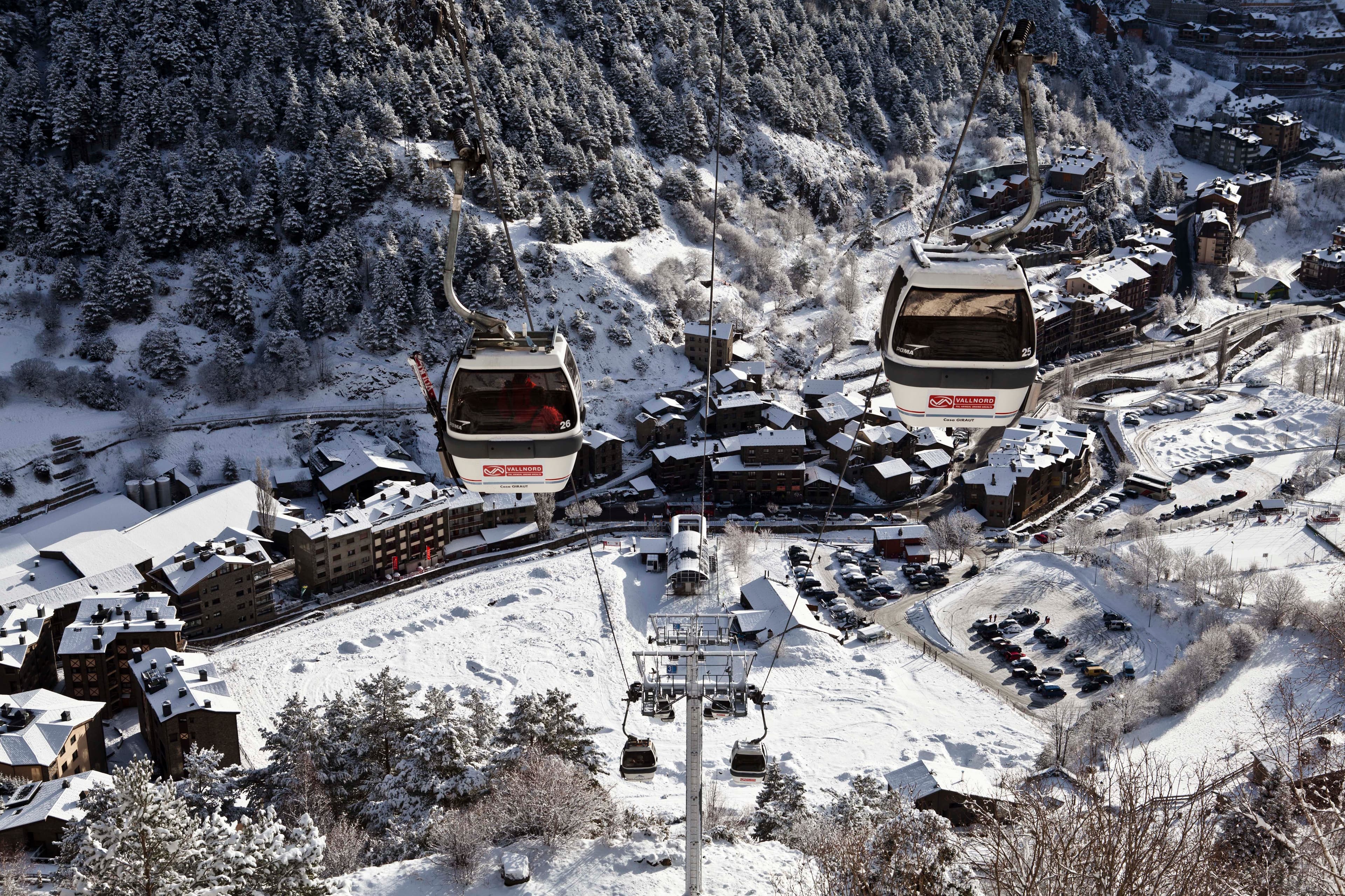 Skiing in Arinsal