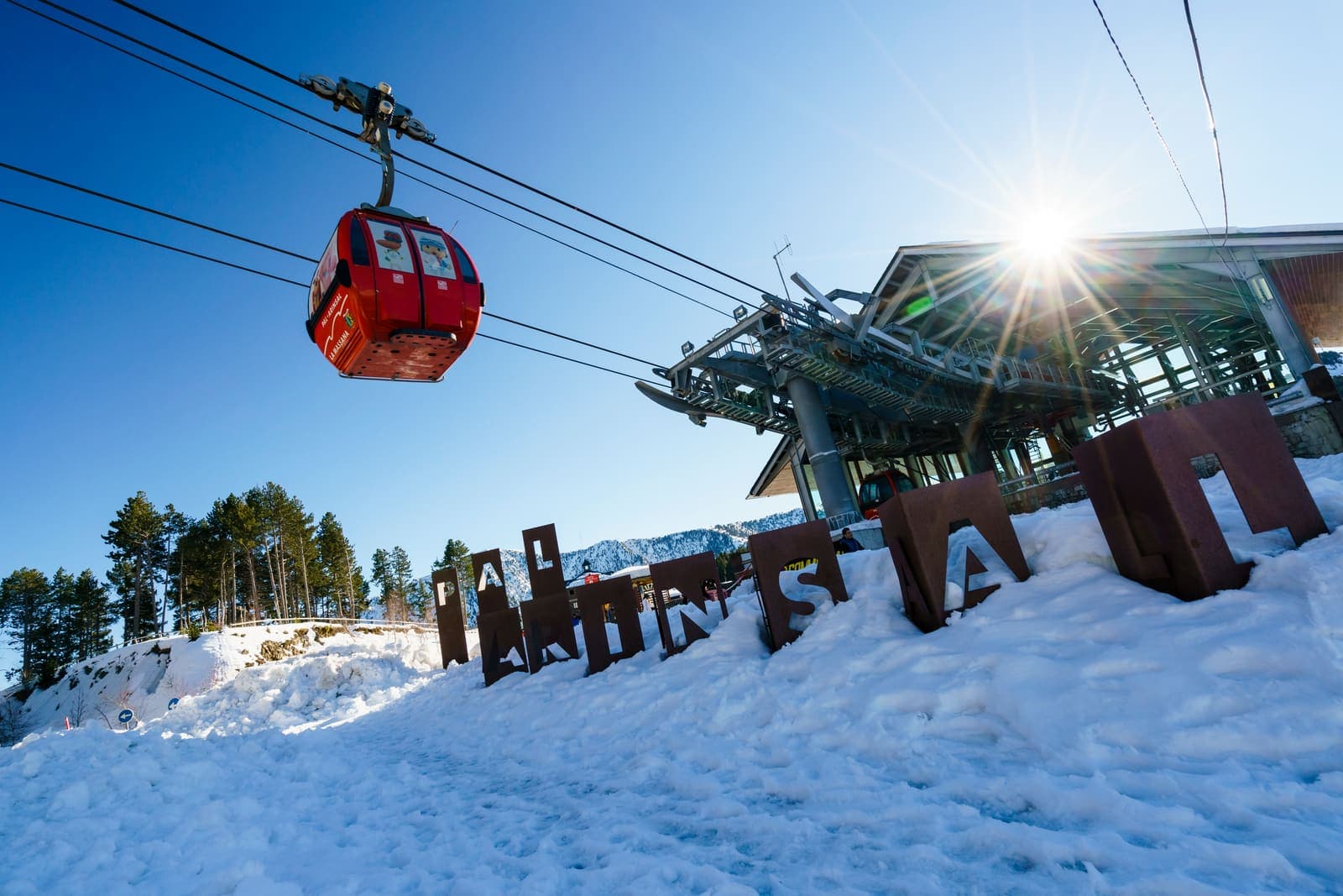 Skier in the Pal-Arinsal ski area