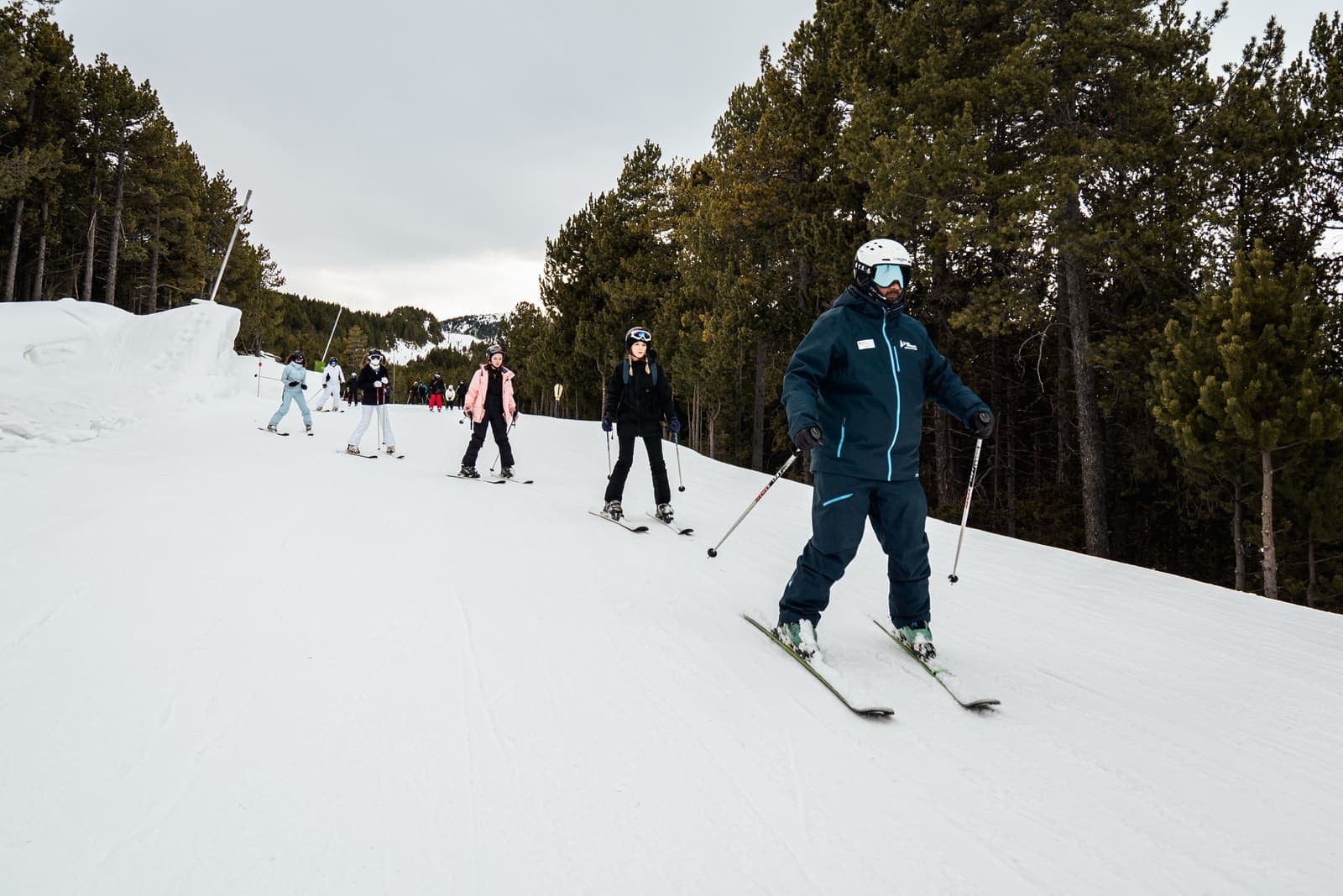 Pal-Arinsal ski instructor with group on the slopes