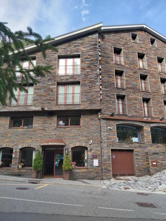 Hotel Montane — photo 1 of 5