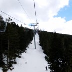 Heading up the chairlift Cubil with some clouds on the sky