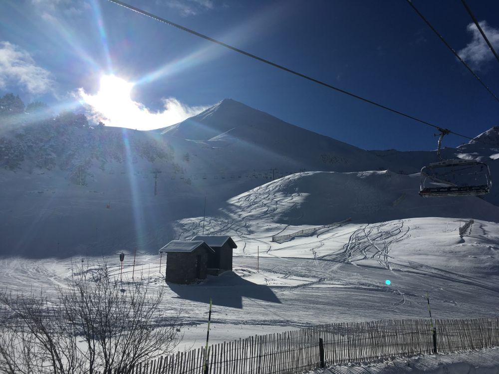 The sun is back in Arinsal but the temperature is very cold, always below zero