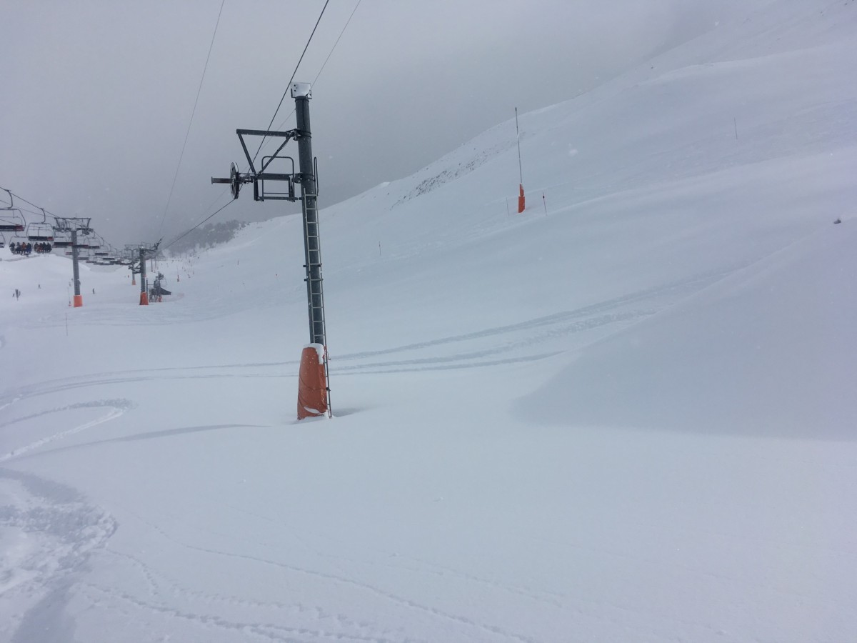 A lot of snow was accumulated under El Coll draglift