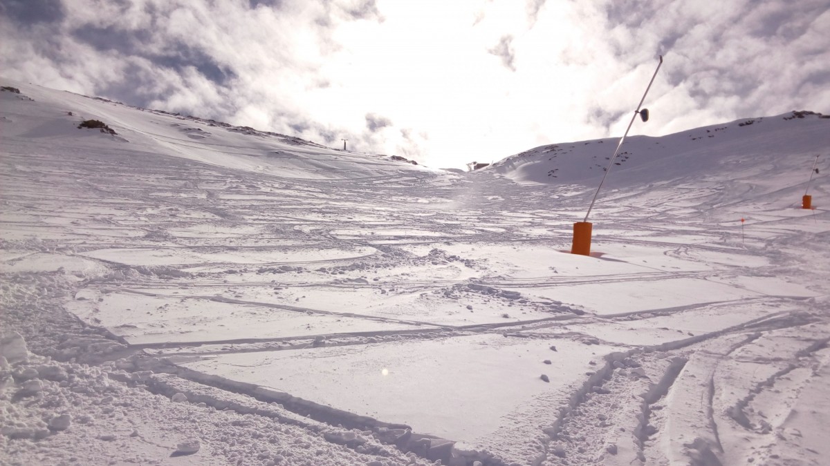The off-piste next to the red slope La Pala was in great conditions today