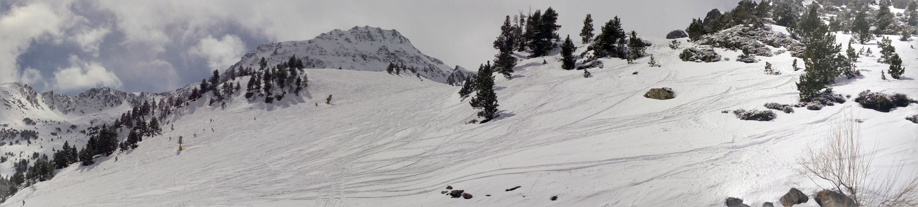 Panoramic of the offpiste slopes in Arcalis with fresh powder