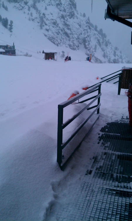 Door of ski school 08/02
