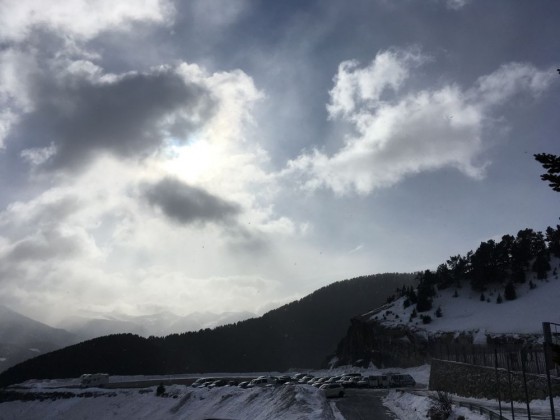 Clouds, sun and snow at the same time is possible in Arinsal