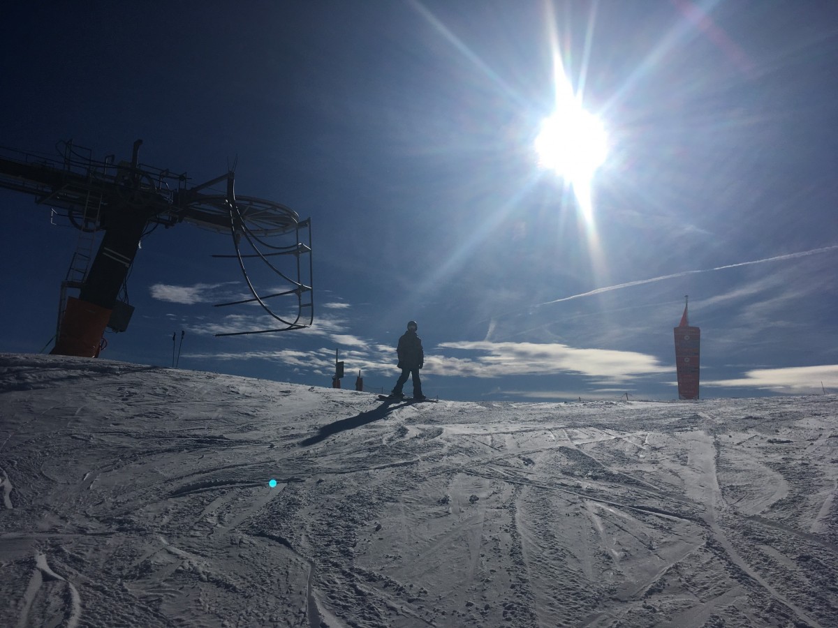 Great snow and strong sun at the top of Port Negre chairlift