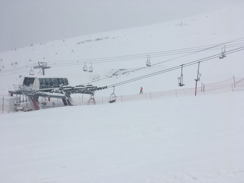 Empty chairlifts today in Arinsal