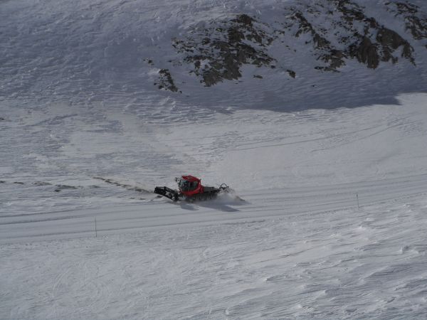 Bashing a new slope in the bottom of La capa 09/03