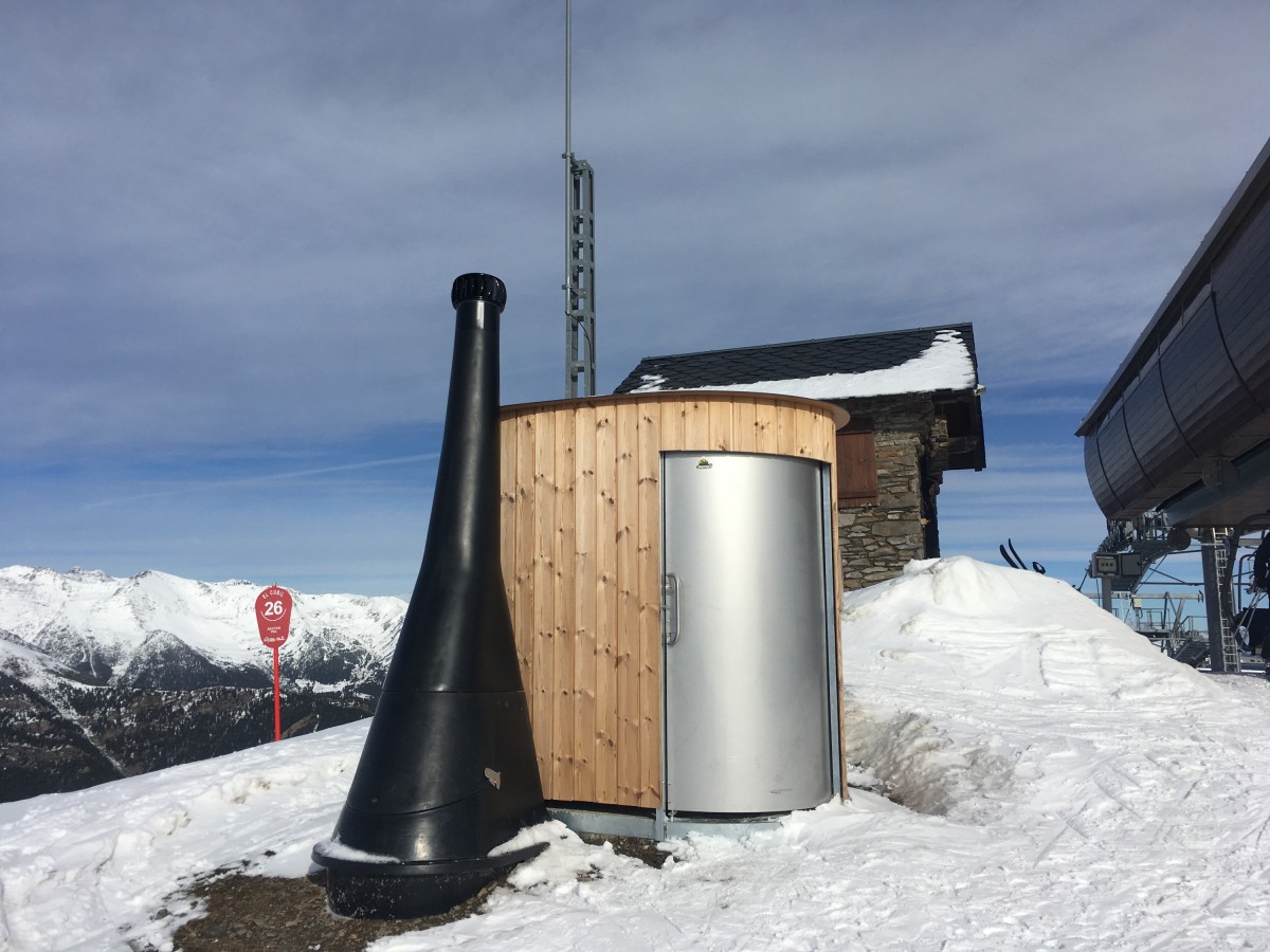 This is the new toilet located at the top of Cubil chairlift