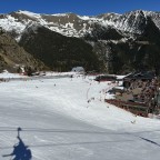 Panoramic view of the terrace and beginner slopes