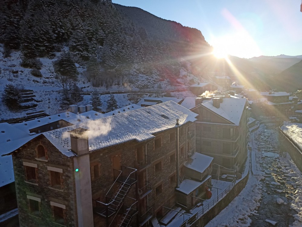 Beautiful morning in Arinsal with a few cm of fresh snow