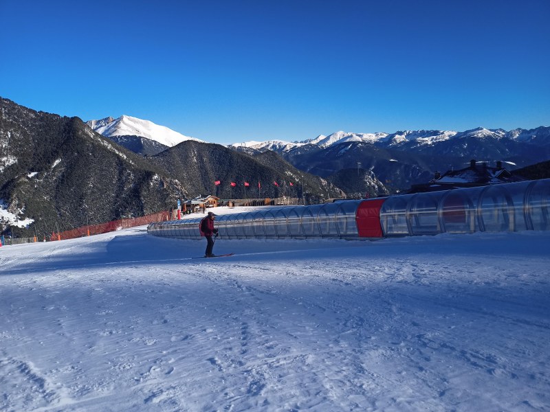 The magic carpet in Arinsal is not open yet