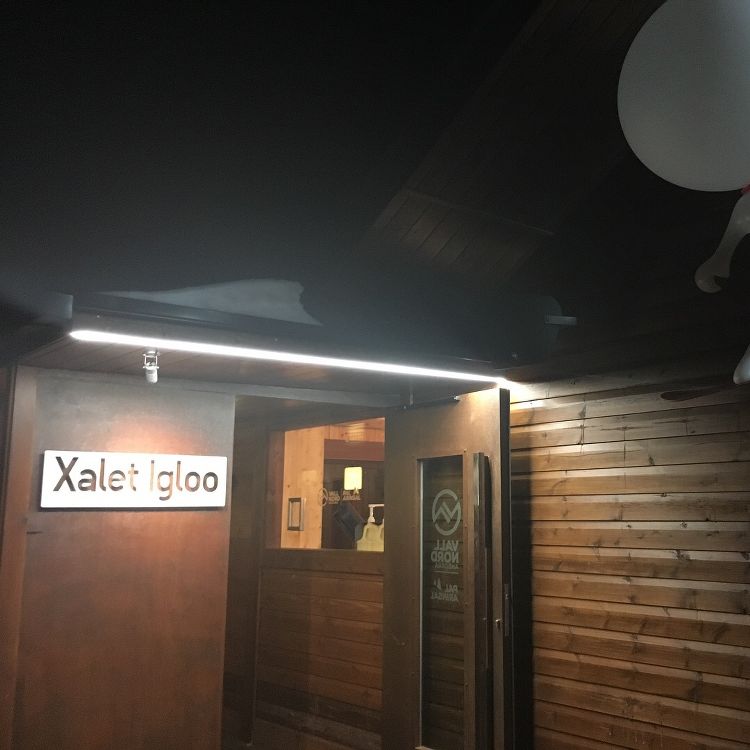 The fondue dinner took place at Xalet Igloo on the slopes of Arinsal