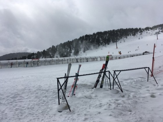 Resting the skis for a lunch stop