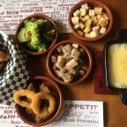 The fondue meal in 360 Arinsal