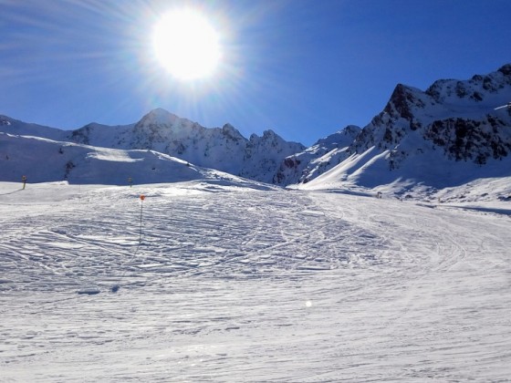 Beautiful sunny day on the slopes of Arcalis. Picture from La Coma