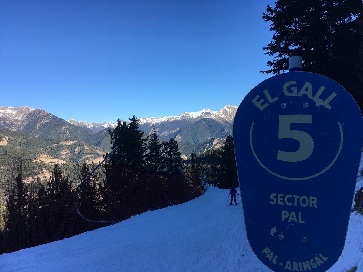The blue slope El Gall was our favourite of the day