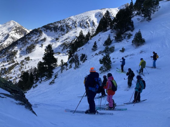 Skiing down the freeride area in Arcalis
