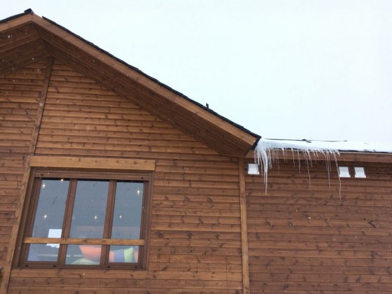 Small icicles falling off the roof of Xalet Igloo