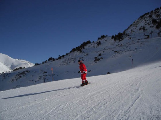 Santa enjoying the slopes before he gets busy in a couple of weeks 16/12/12