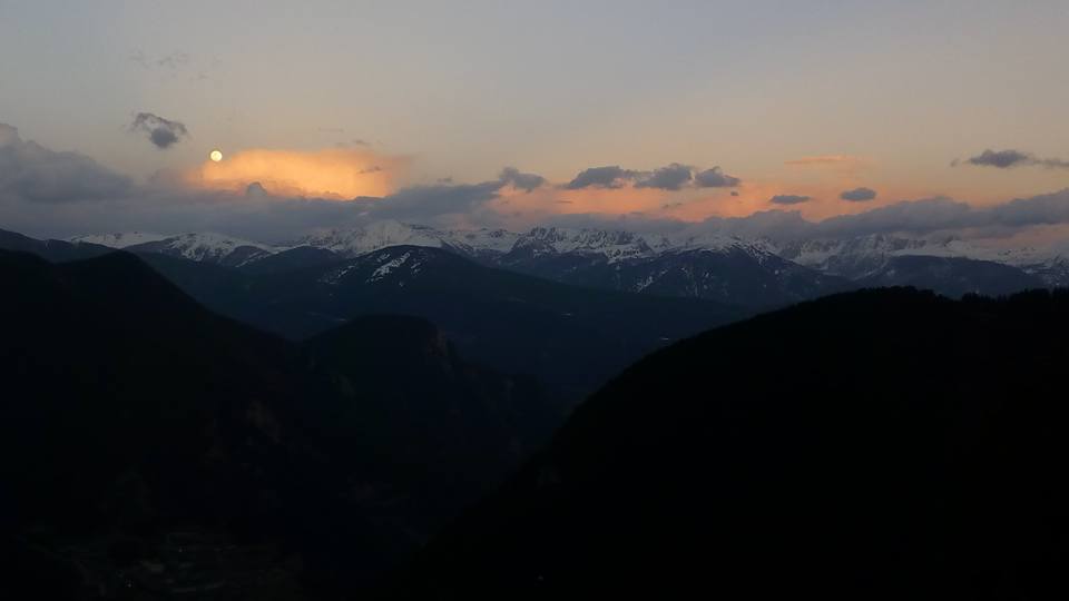 We went to watch the sunset from the top of Arinsal