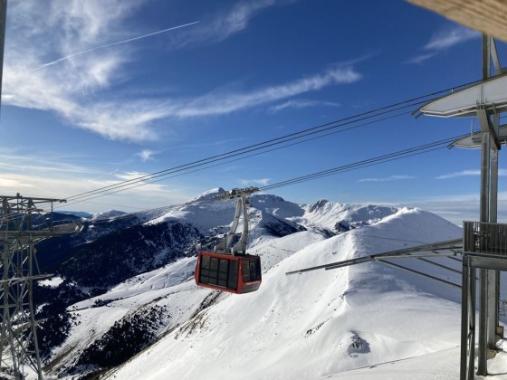The gondola link from Arinsal to Pal